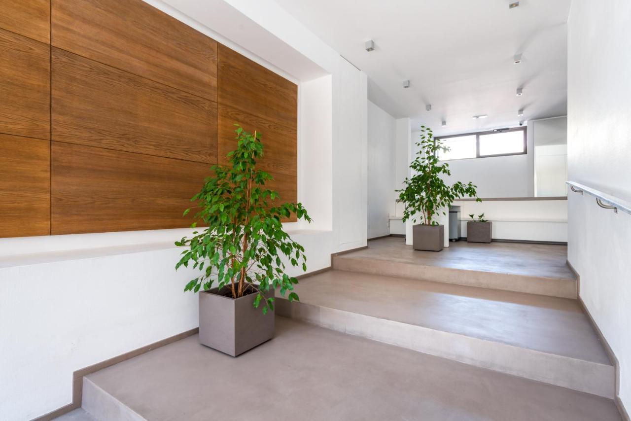Central & Elegant Room Near The Station Бари Екстериор снимка