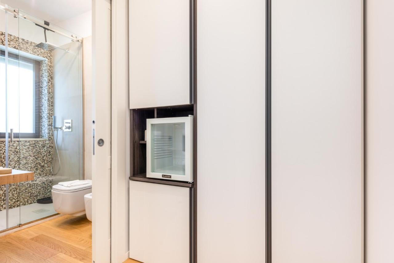 Central & Elegant Room Near The Station Бари Екстериор снимка